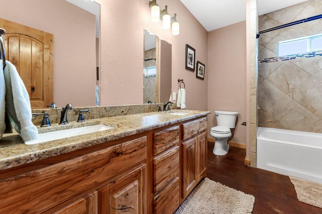 935 Highway 21 E, Paige, TX 78602