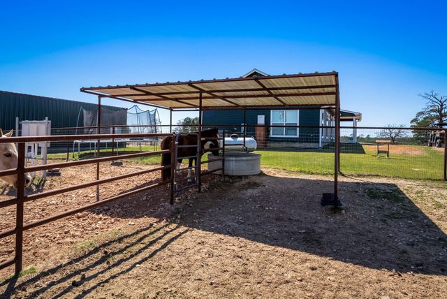 935 Highway 21 E, Paige, TX 78602