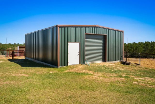 935 Highway 21 E, Paige, TX 78602