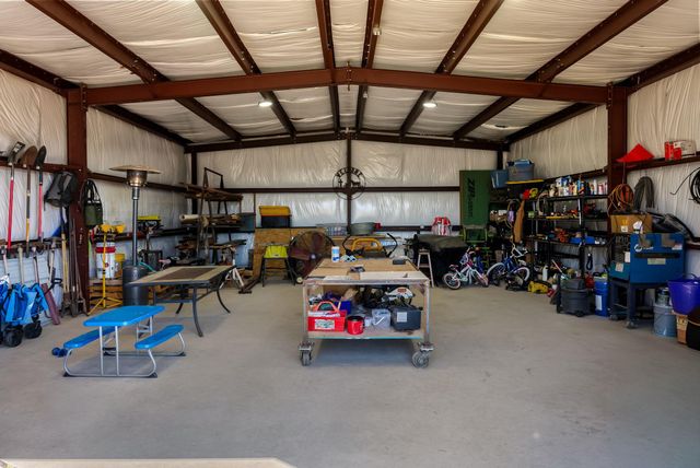 935 Highway 21 E, Paige, TX 78602