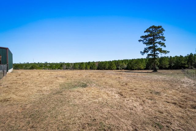 935 Highway 21 E, Paige, TX 78602