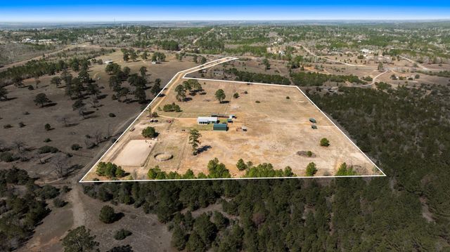 935 Highway 21 E, Paige, TX 78602