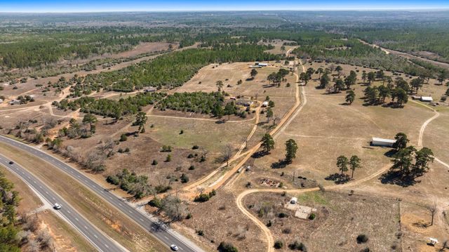 935 Highway 21 E, Paige, TX 78602