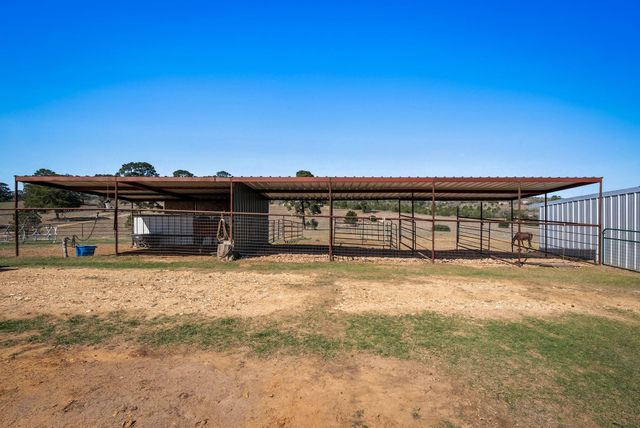 935 Highway 21 E, Paige, TX 78602