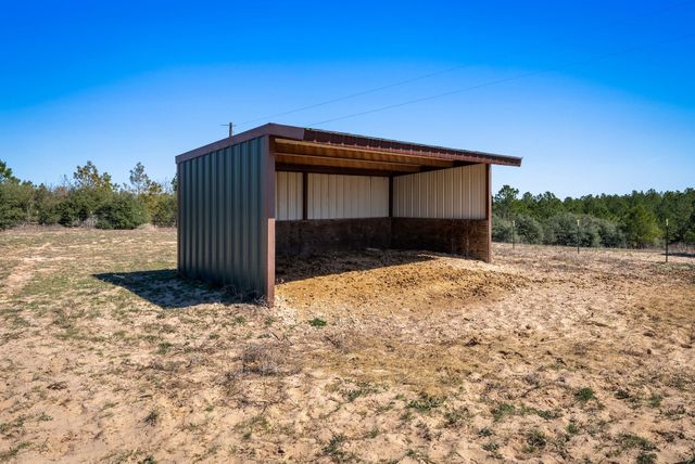 935 Highway 21 E, Paige, TX 78602