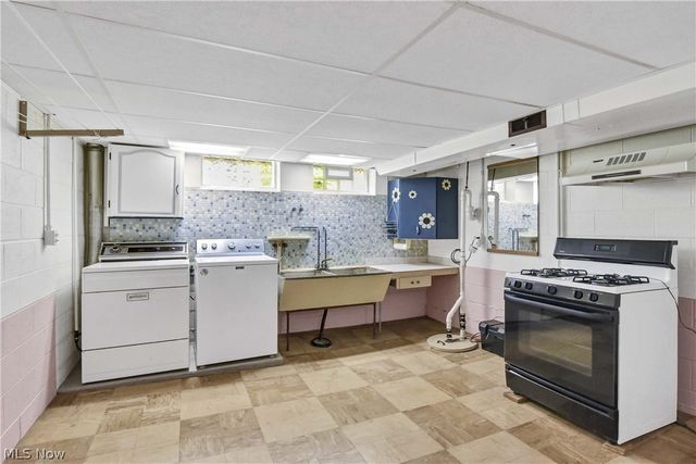 8089 Wesley Drive, Strongsville, OH 44136
