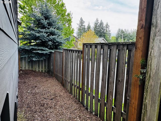 9495 Nw EMBER Ln, Portland, OR 97229