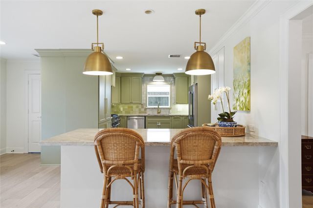 7623 Fairdale Lane, Houston, TX 77063