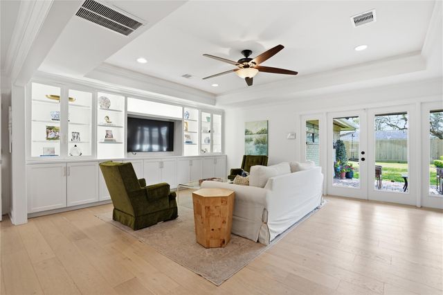 7623 Fairdale Lane, Houston, TX 77063