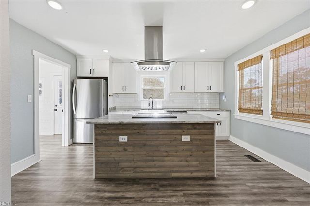 2841 Bunch Walnuts RD, Chesapeake, VA 23322