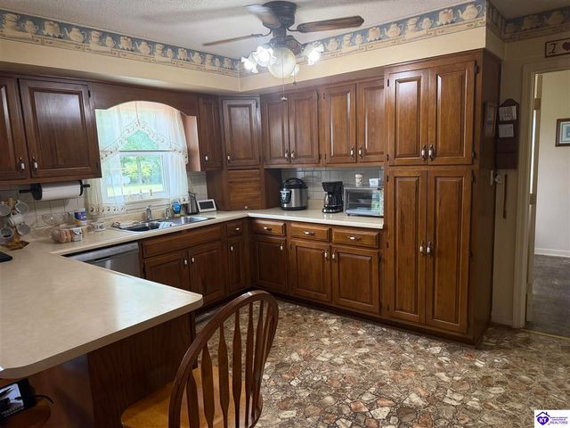 9446 Leitchfield Road, Cecilia, KY 42724