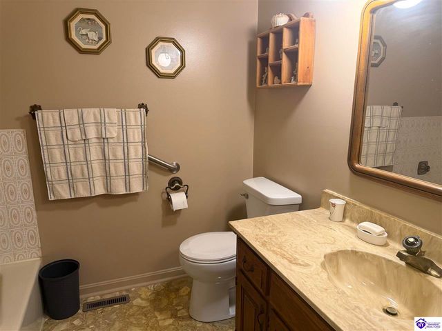 9446 Leitchfield Road, Cecilia, KY 42724