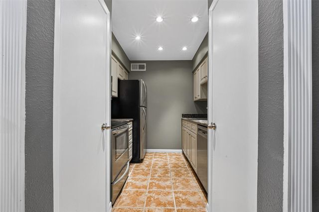 7575 Katy Freeway 18, Houston, TX 77024