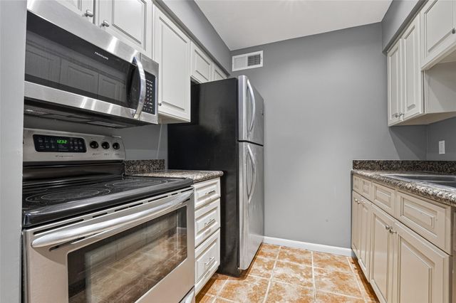 7575 Katy Freeway 18, Houston, TX 77024