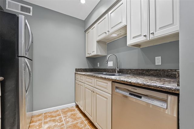 7575 Katy Freeway 18, Houston, TX 77024