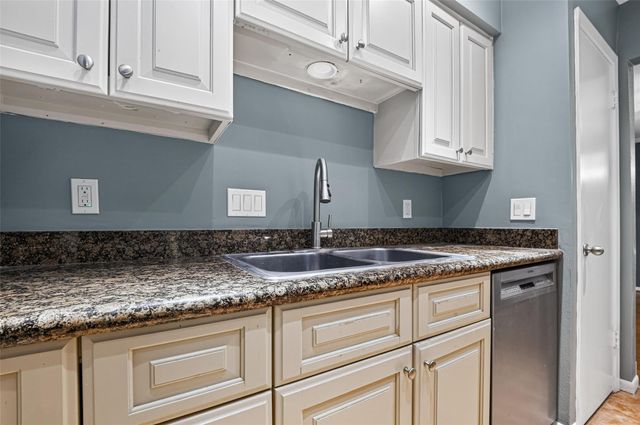 7575 Katy Freeway 18, Houston, TX 77024