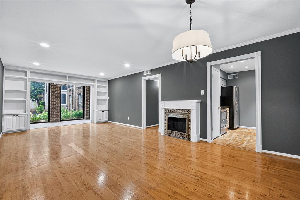 7575 Katy Freeway 18, Houston, TX 77024
