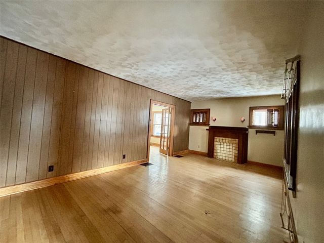 2713 PLUM Street, Erie, PA 16508