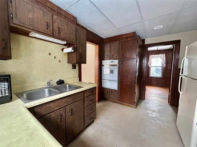 2713 PLUM Street, Erie, PA 16508