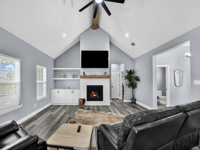 1017 Don Eve Court, Azle, TX 76020
