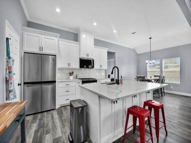 1017 Don Eve Court, Azle, TX 76020