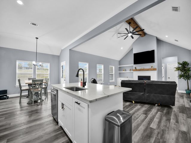 1017 Don Eve Court, Azle, TX 76020