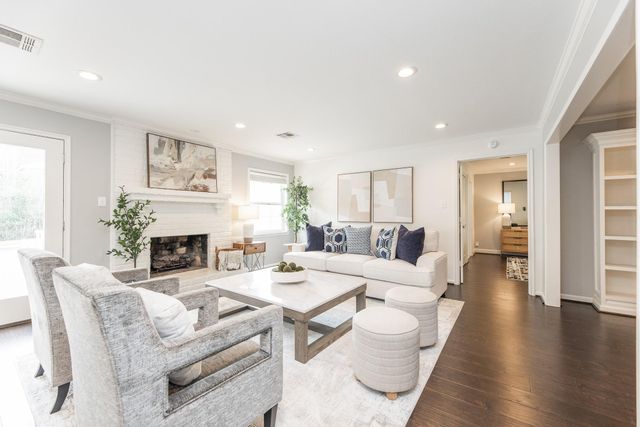 3010 Riata Lane, Houston, TX 77043