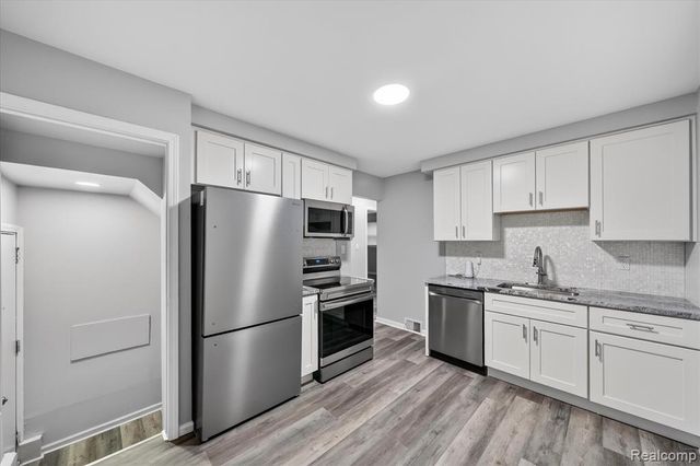 18678 Gaylord, Redford, MI 48240