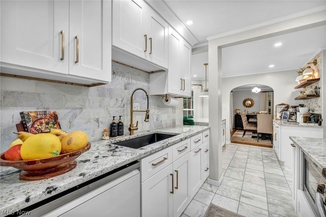 2071 Lakeview Avenue, Rocky River, OH 44116