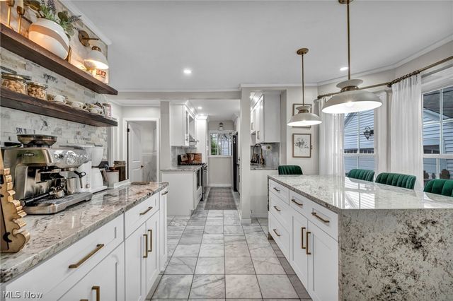 2071 Lakeview Avenue, Rocky River, OH 44116