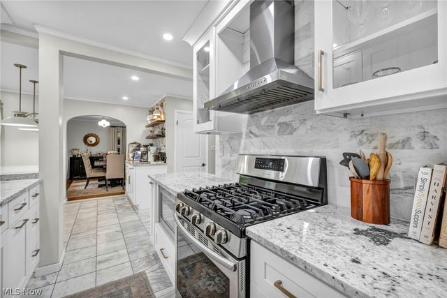 2071 Lakeview Avenue, Rocky River, OH 44116