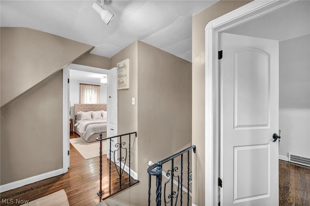 2071 Lakeview Avenue, Rocky River, OH 44116