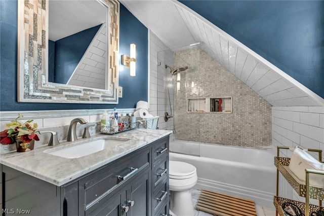 2071 Lakeview Avenue, Rocky River, OH 44116