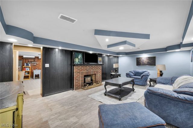 2071 Lakeview Avenue, Rocky River, OH 44116