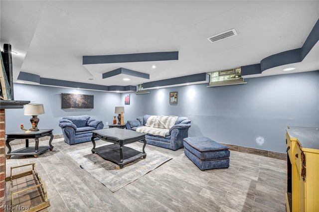 2071 Lakeview Avenue, Rocky River, OH 44116