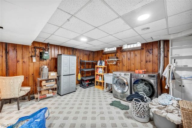 2071 Lakeview Avenue, Rocky River, OH 44116