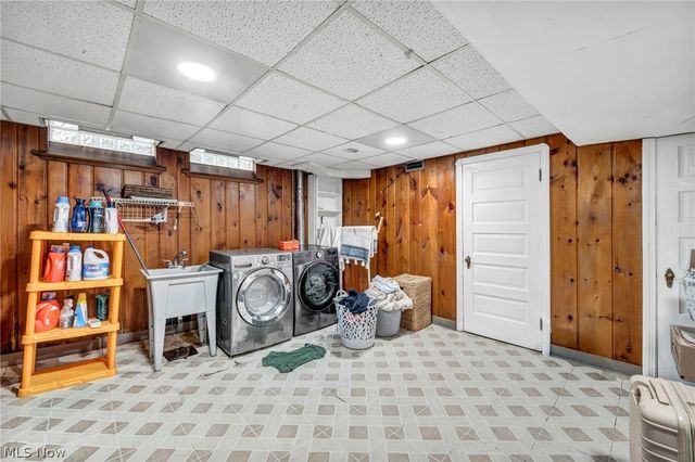 2071 Lakeview Avenue, Rocky River, OH 44116