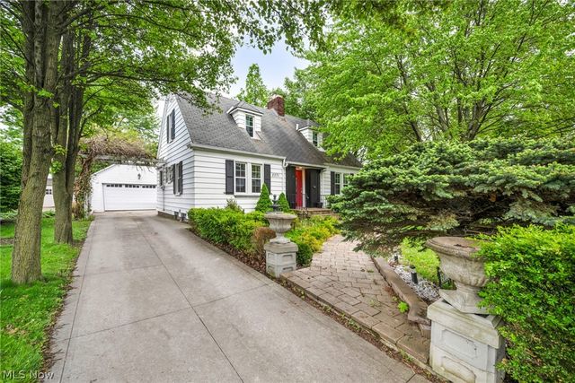 2071 Lakeview Avenue, Rocky River, OH 44116
