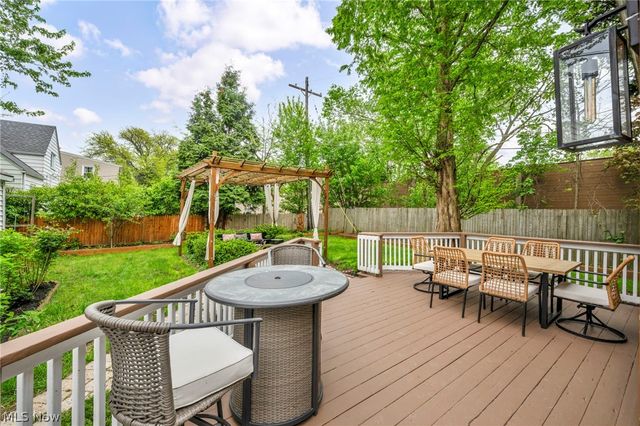 2071 Lakeview Avenue, Rocky River, OH 44116