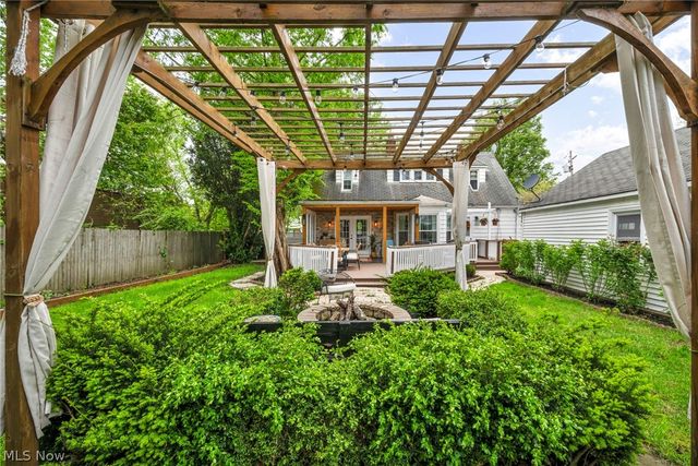 2071 Lakeview Avenue, Rocky River, OH 44116