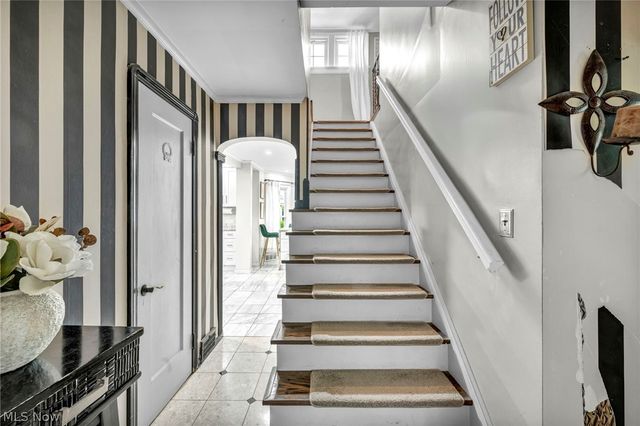 2071 Lakeview Avenue, Rocky River, OH 44116