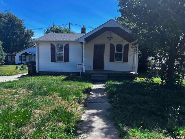 1318 S 11TH Street, Pekin, IL 61554
