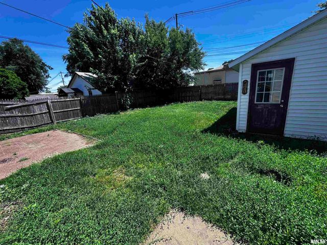 1318 S 11TH Street, Pekin, IL 61554