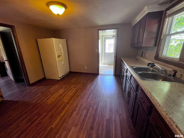 1318 S 11TH Street, Pekin, IL 61554
