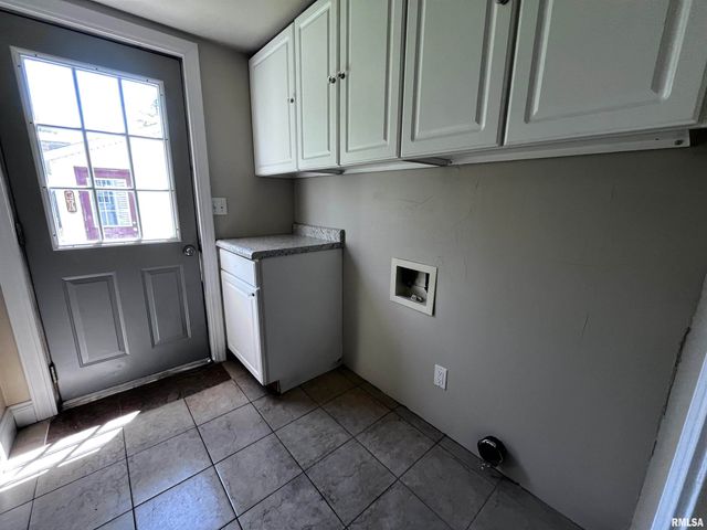 1318 S 11TH Street, Pekin, IL 61554