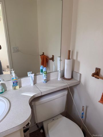 19975 S Great Oaks Circle, Clinton Twp, MI 48036