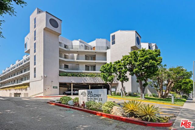 2960 Neilson Way 304, Santa Monica, CA 90405