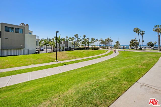 2960 Neilson Way 304, Santa Monica, CA 90405