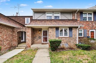 2535 Dover Lane 31, St. Joseph Twp, MI 49085