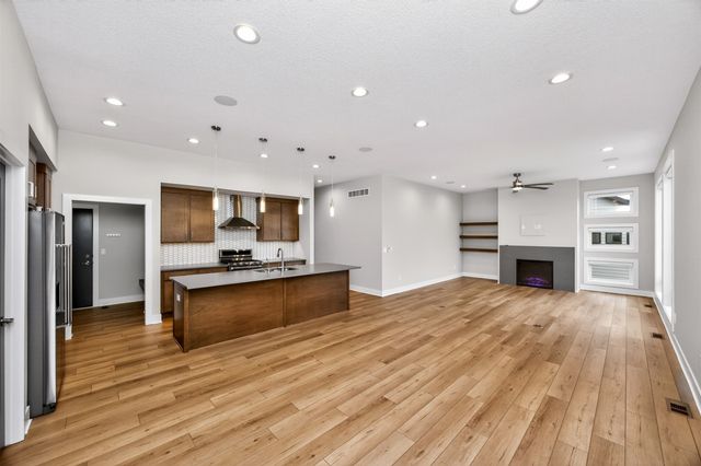 17686 Townsend Drive, Clive, IA 50325